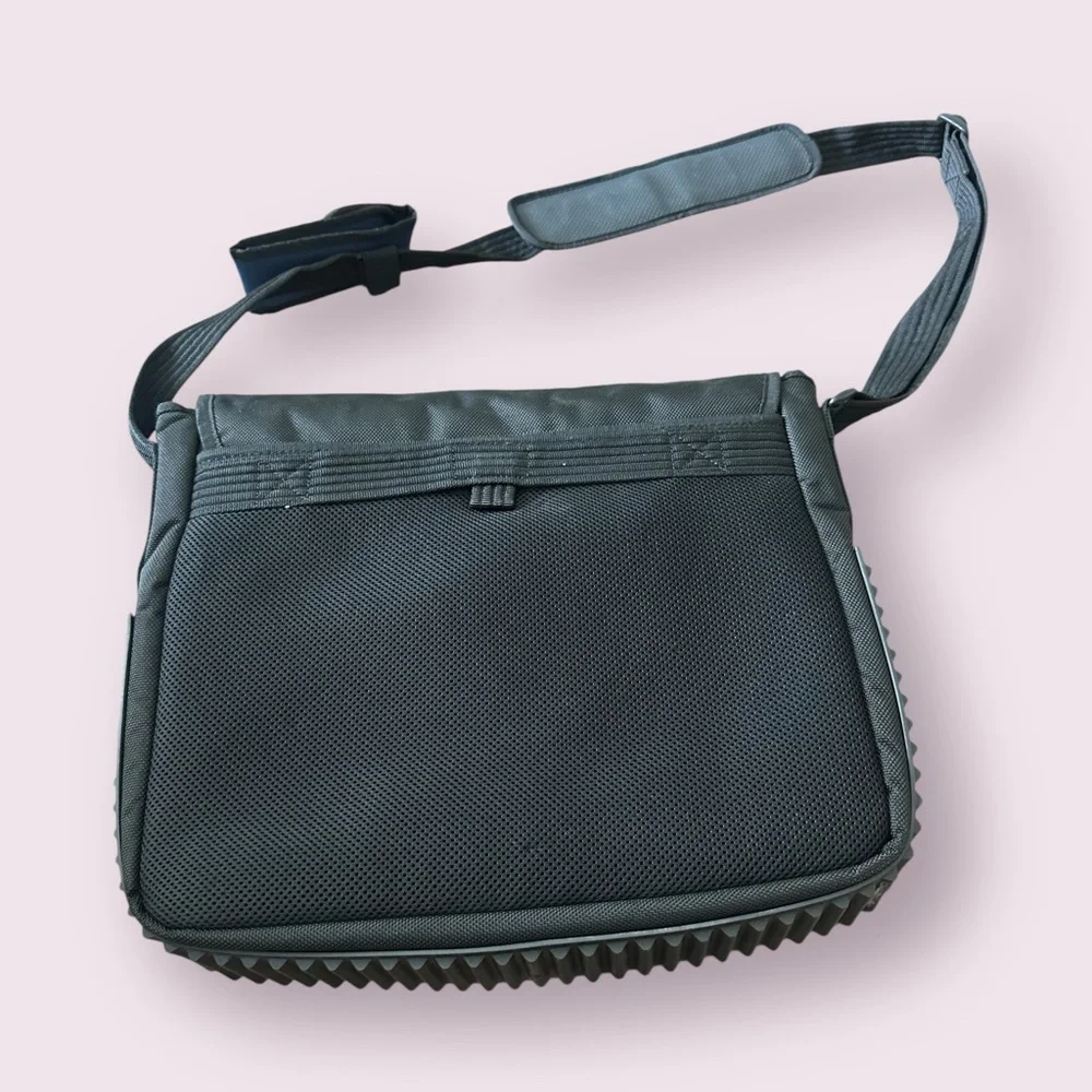 Targus Black and Blue Men's Messenger Bag